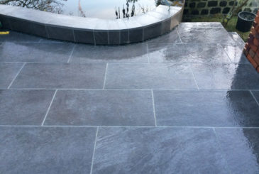 Terrasse mit Natursteinen