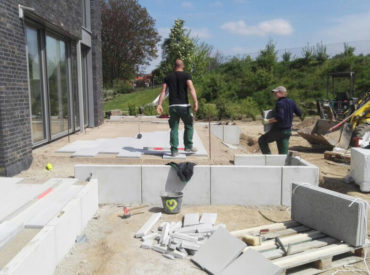 Terrasse bei neuem Einfamilienhaus