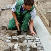 Platz- und Wegearbeiten